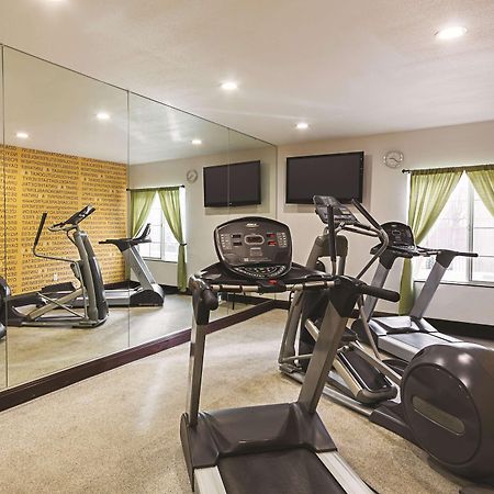Отель La Quinta By Wyndham Fresno Northwest Экстерьер фото