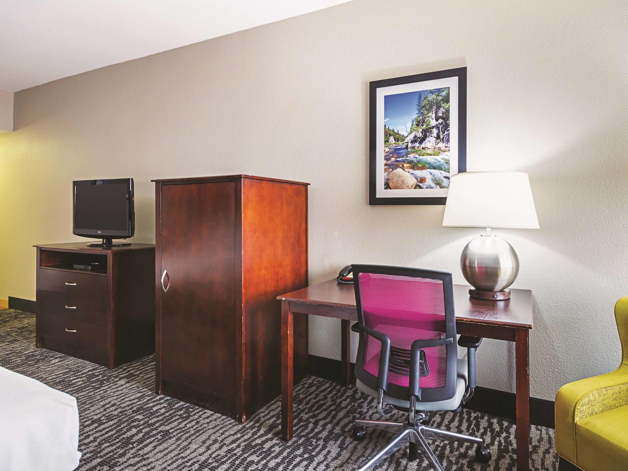 Отель La Quinta By Wyndham Fresno Northwest Экстерьер фото