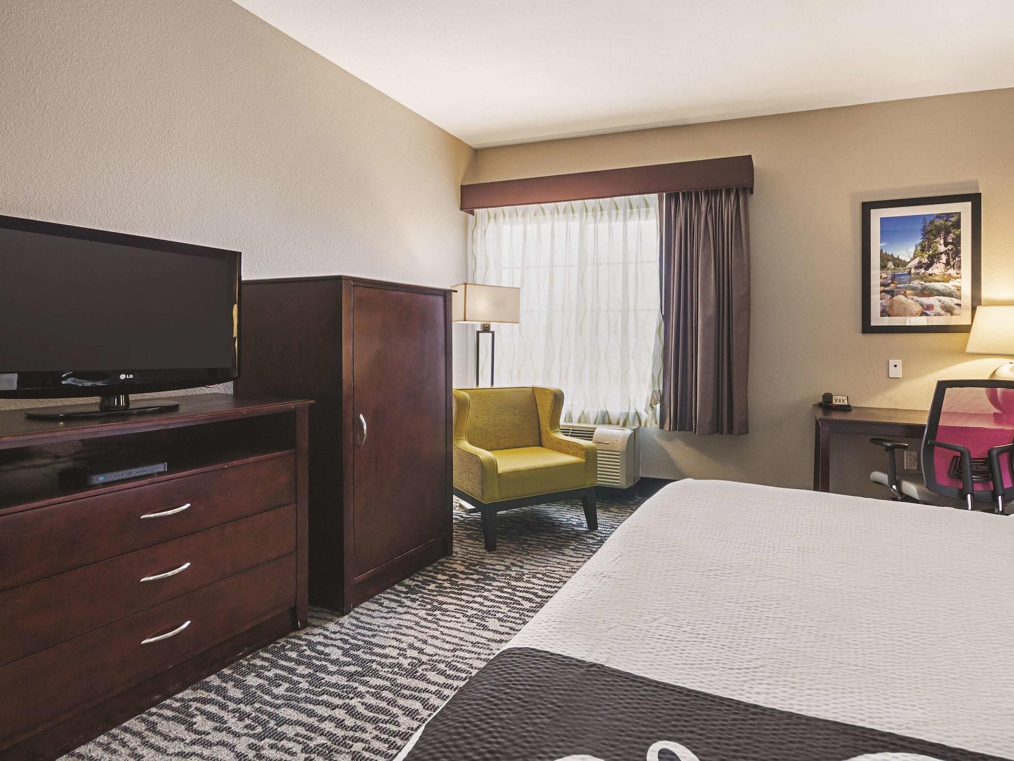 Отель La Quinta By Wyndham Fresno Northwest Экстерьер фото