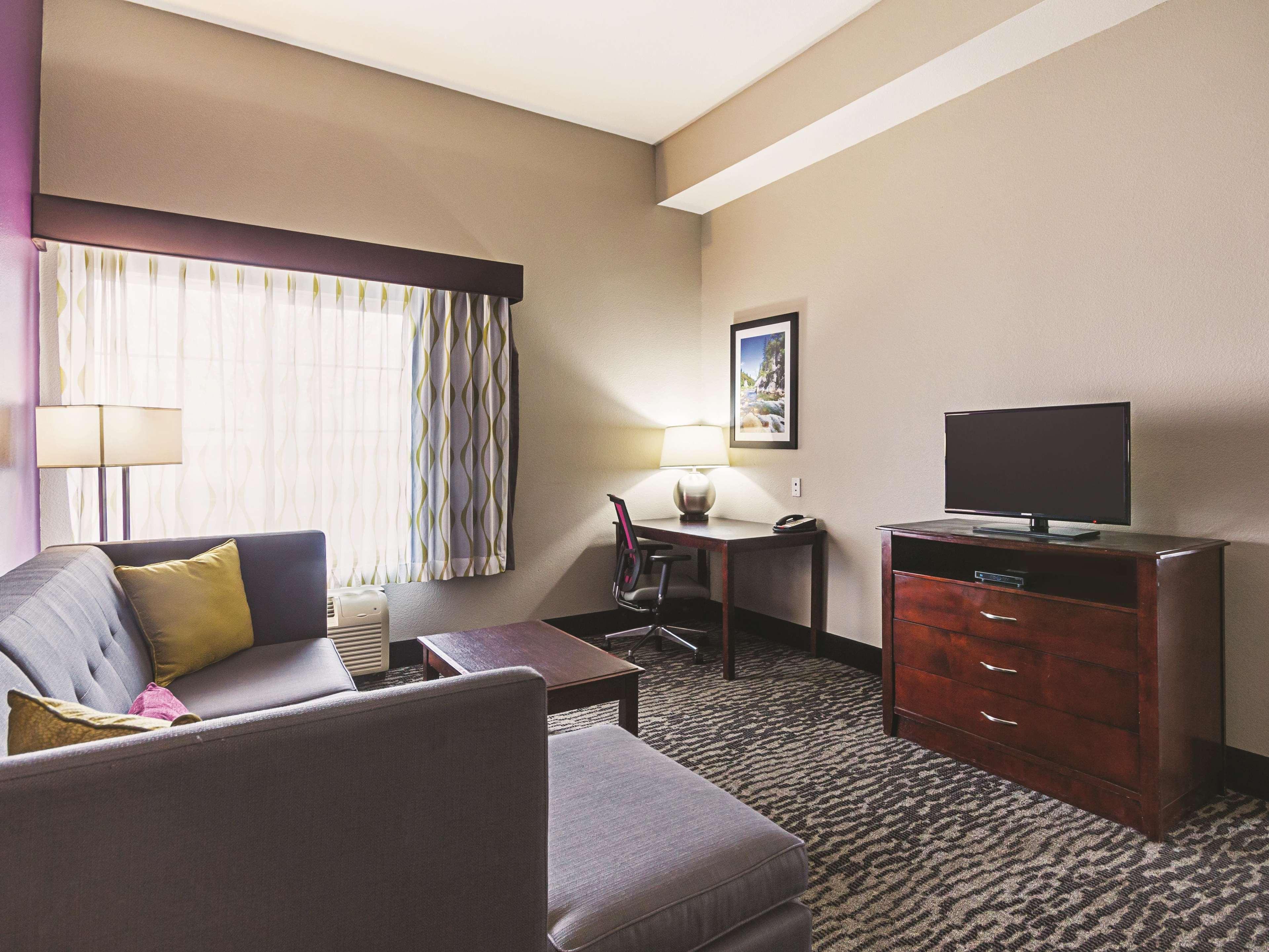 Отель La Quinta By Wyndham Fresno Northwest Экстерьер фото