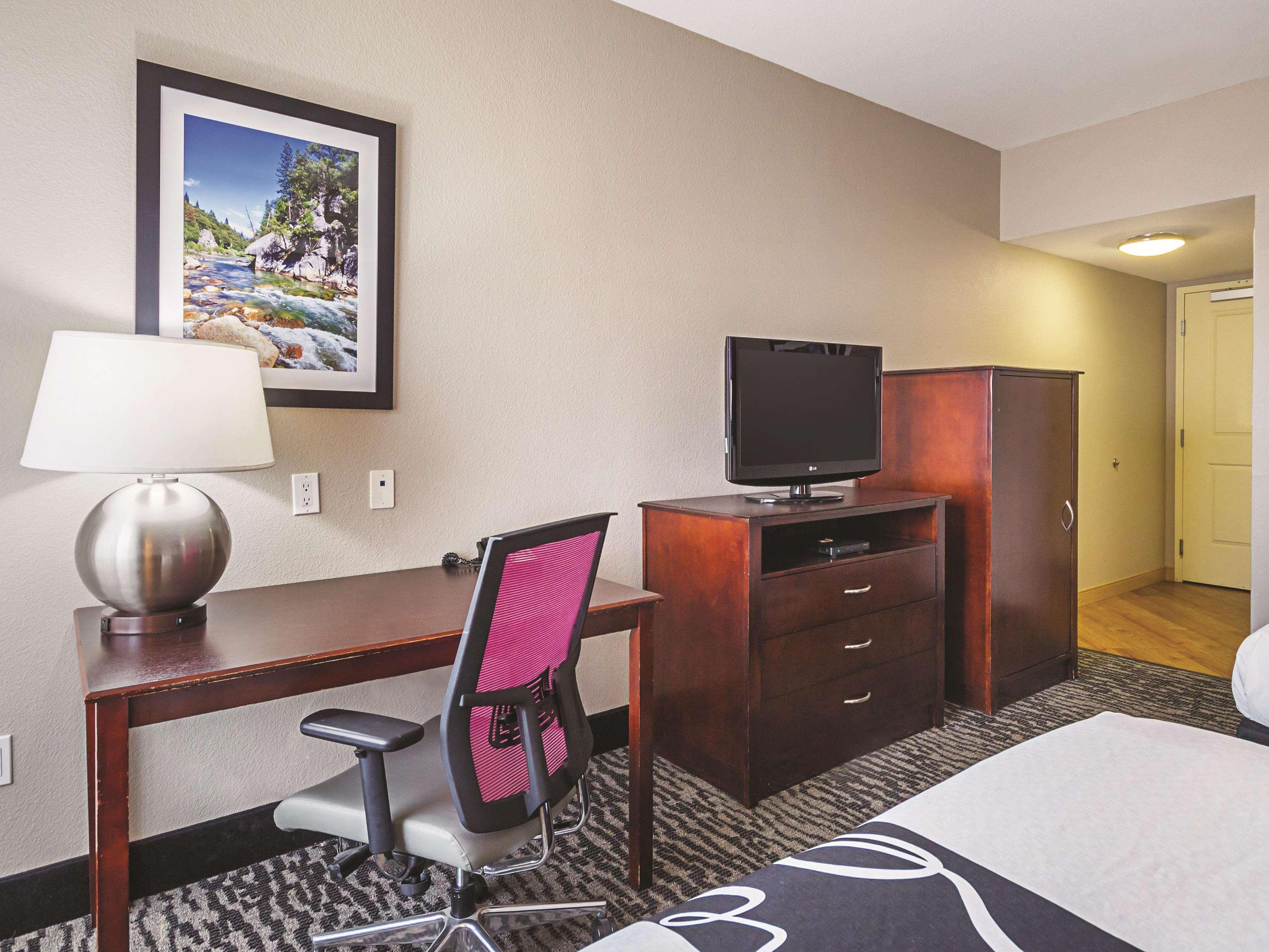 Отель La Quinta By Wyndham Fresno Northwest Экстерьер фото