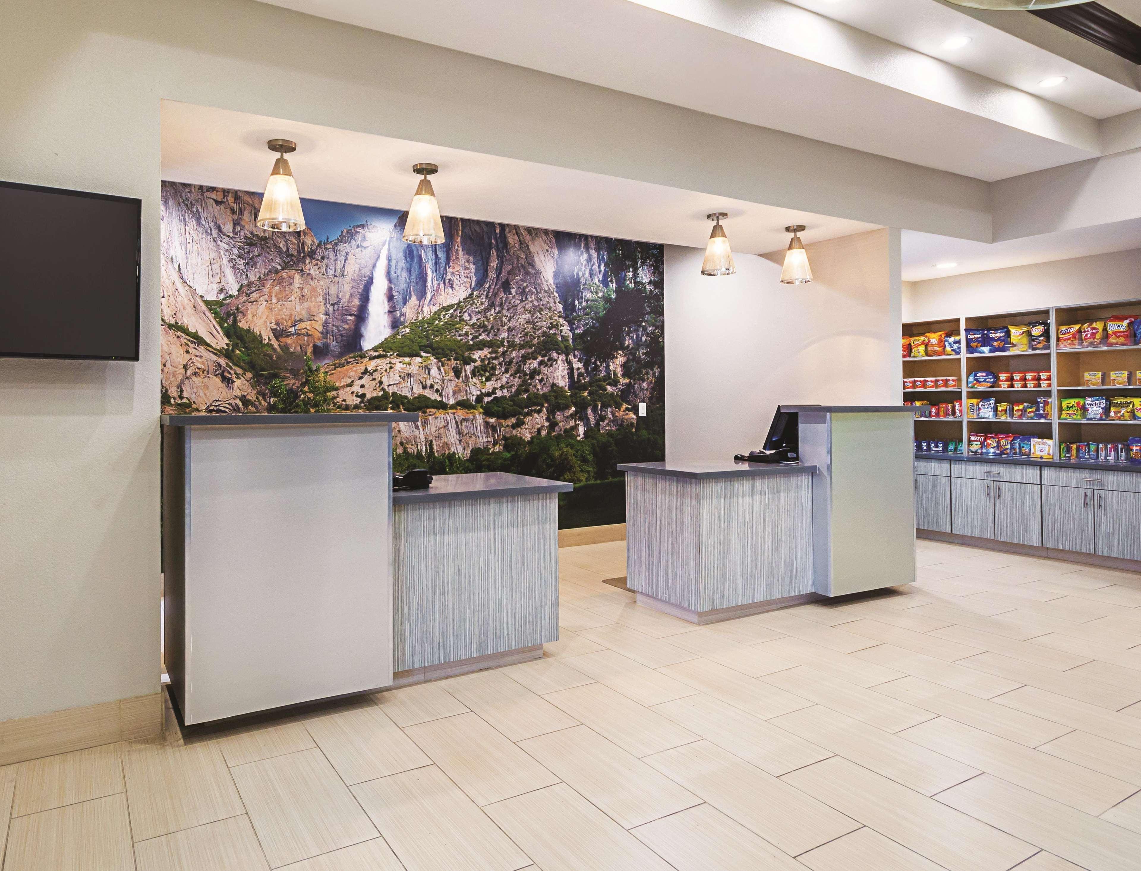 Отель La Quinta By Wyndham Fresno Northwest Экстерьер фото