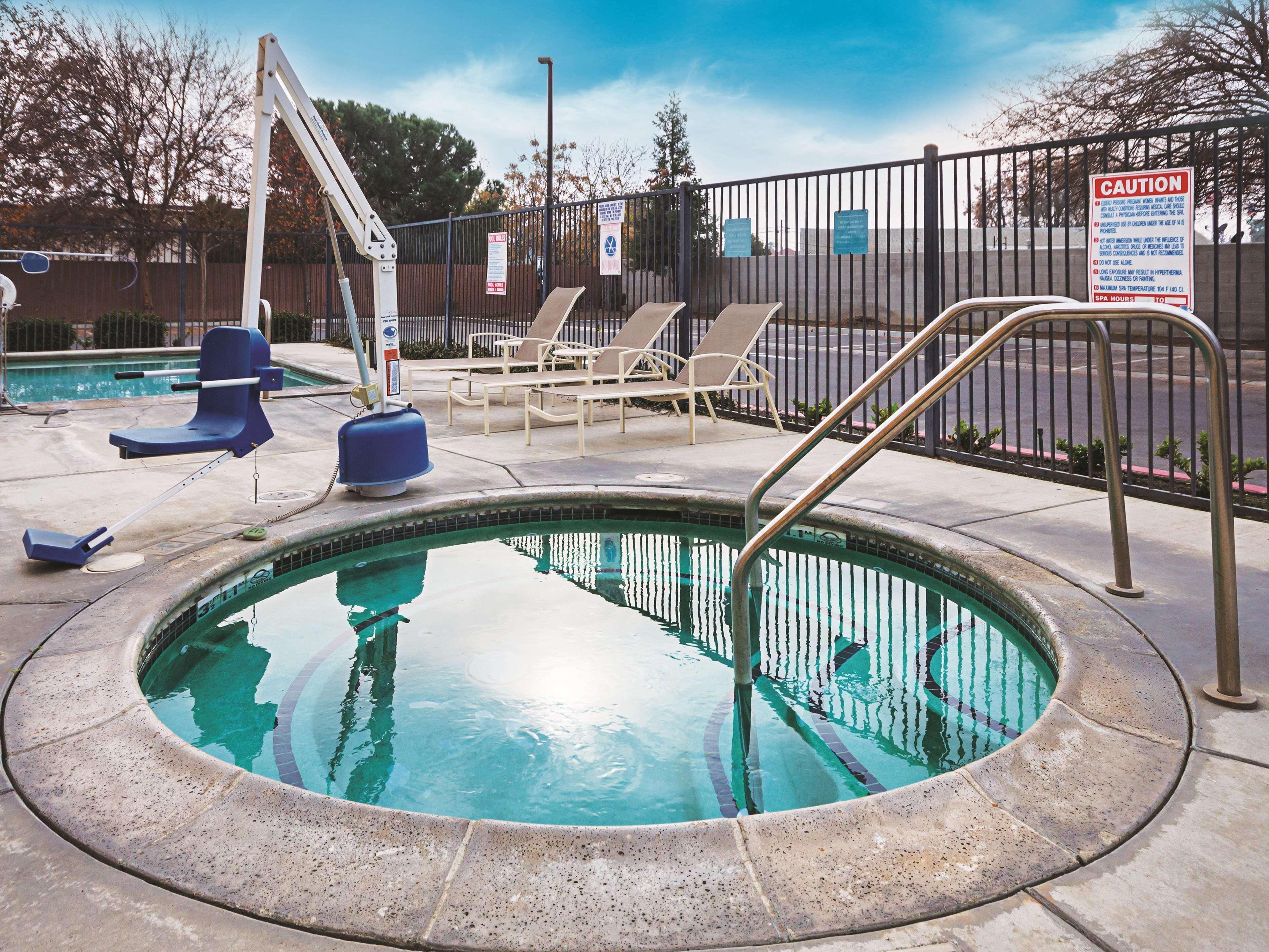 Отель La Quinta By Wyndham Fresno Northwest Экстерьер фото