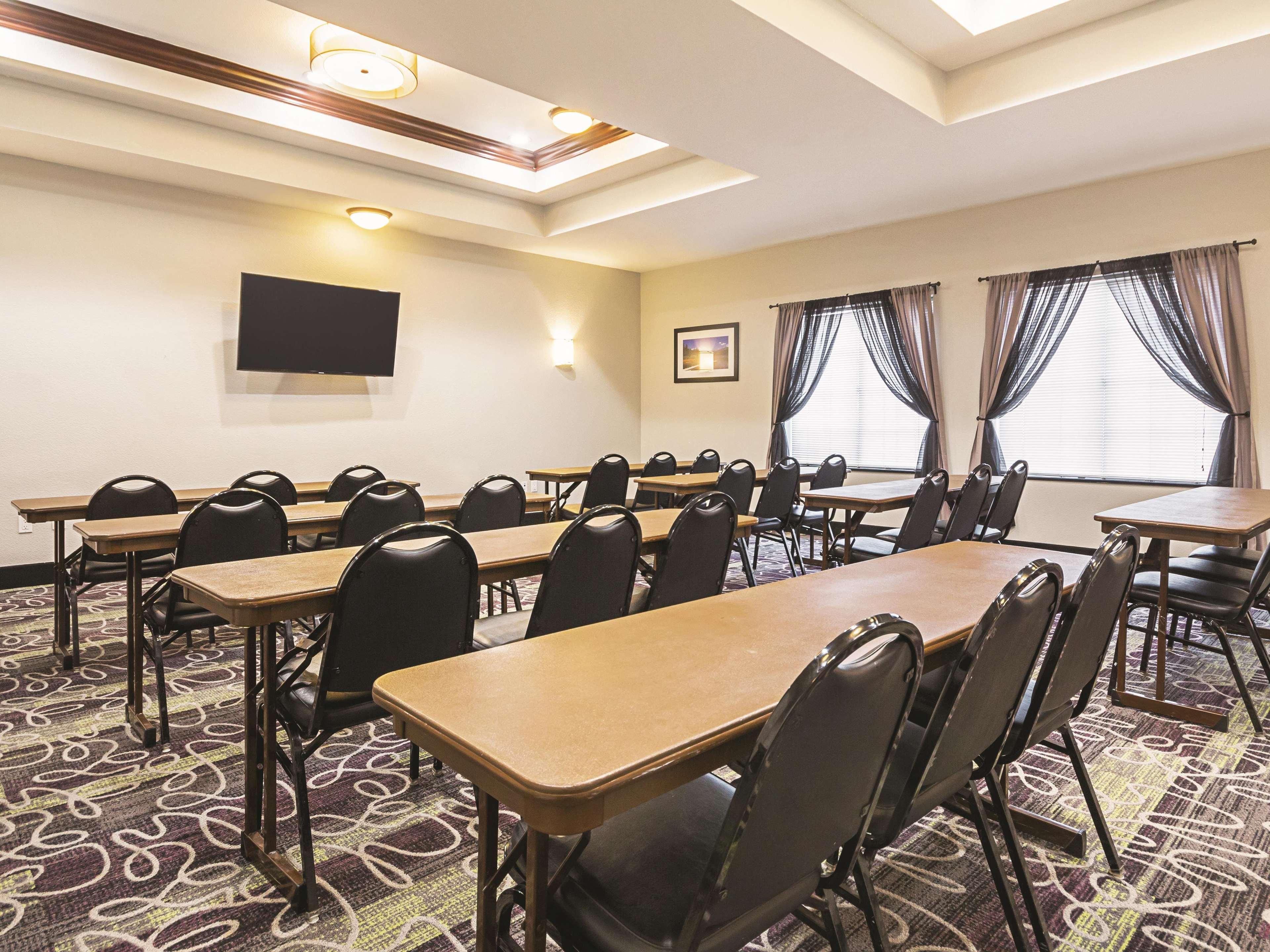 Отель La Quinta By Wyndham Fresno Northwest Экстерьер фото